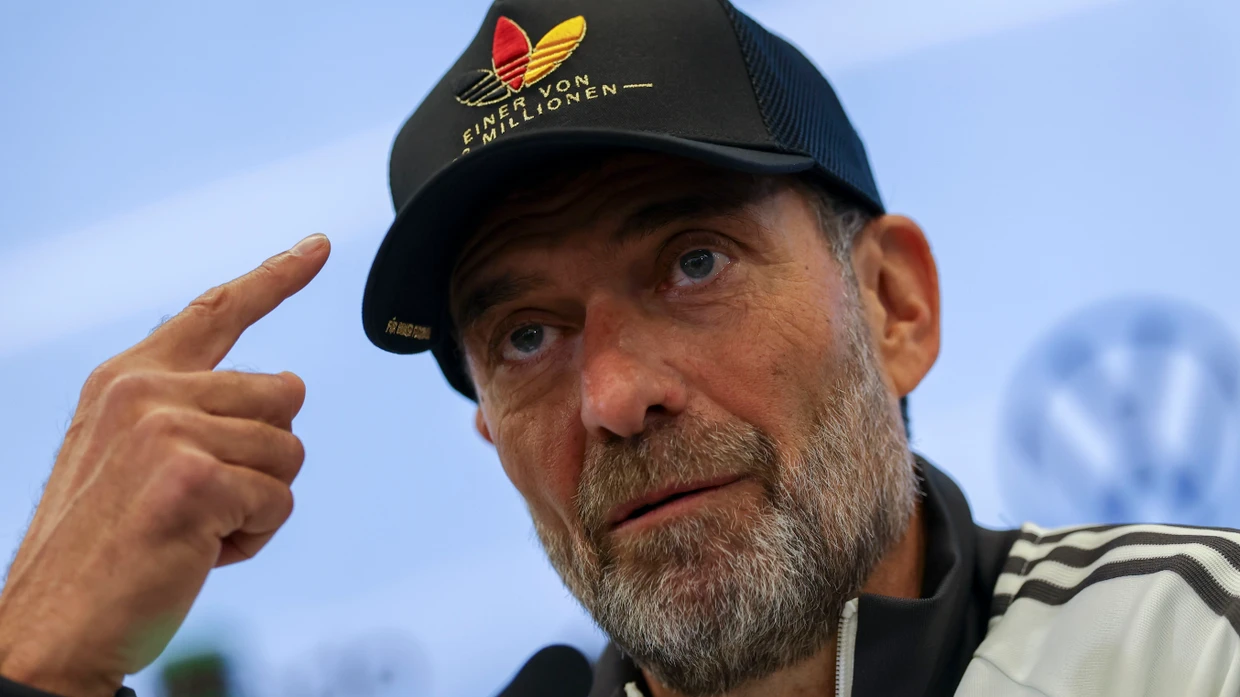 „Einer von 83 Millionen“: Nicht nur Jürgen Klopps Kappe sendet eine Botschaft.