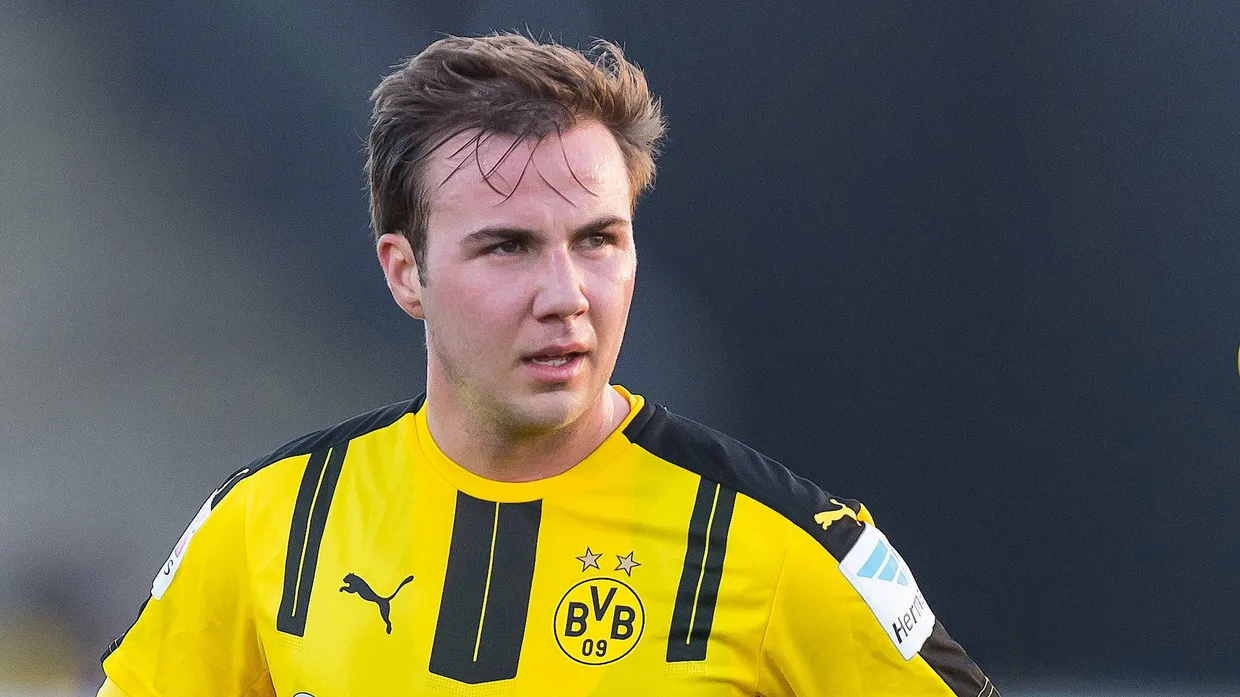 Mario Götze fällt mir einer Erkrankung vorerst aus.