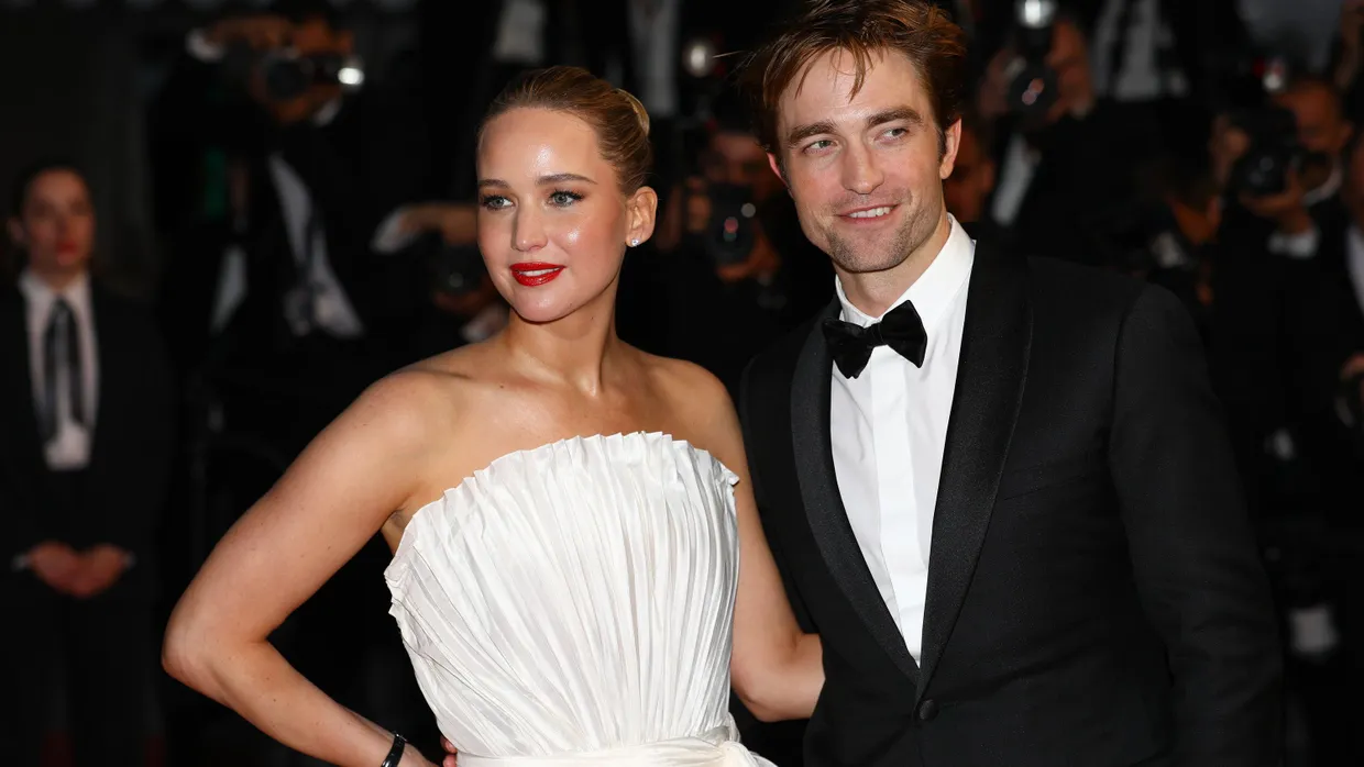 Jennifer Lawrence mit Filmpartner Robert Pattinson bei der Premiere von „Die My Love“ in Cannes.