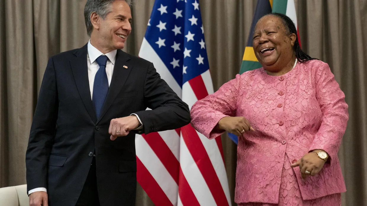 Der amerikanische Außenminister Blinken am Montag mit Naledi Pandor, Außenministerin von Südafrika