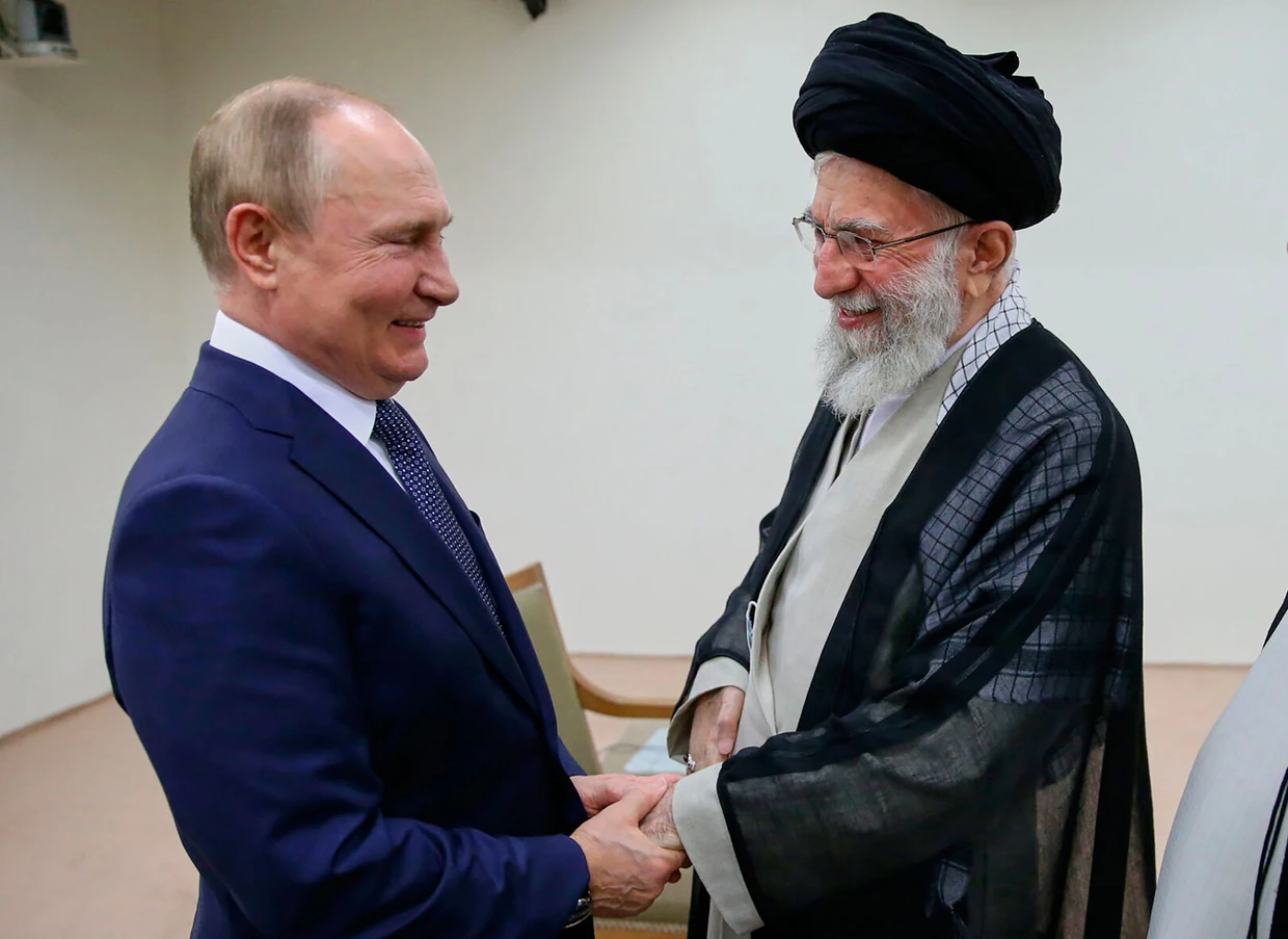Partnerschaftliches Verhältnis: Putin und Ali Khamenei im Jahr 2022