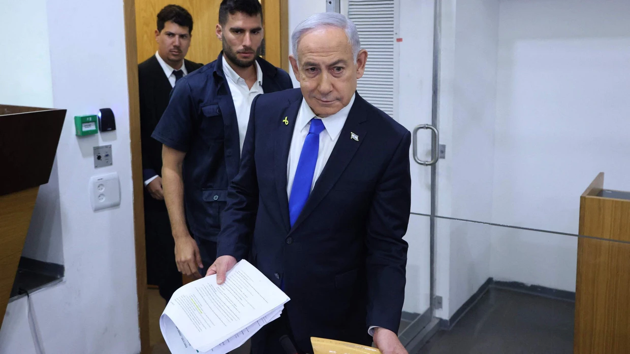 Seltener Besuch: Benjamin Netanjahu im Gerichtsgebäude in Tel Aviv