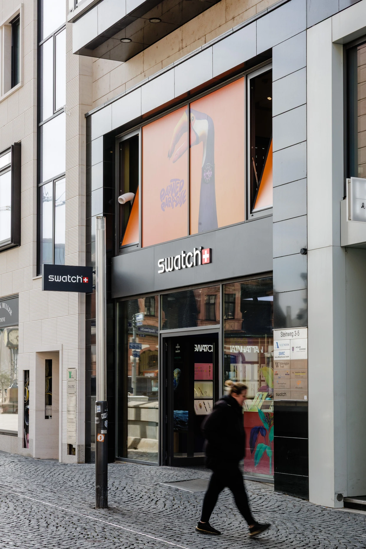 Neu am Steinweg: die Uhrenmarke Swatch.