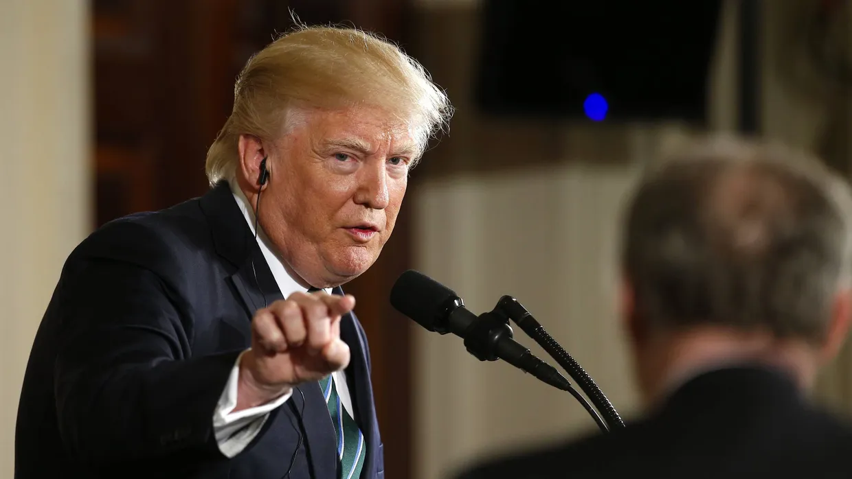 Donald Trump bei der ersten Pressekonferenz mit Bundeskanzlerin Angela Merkel