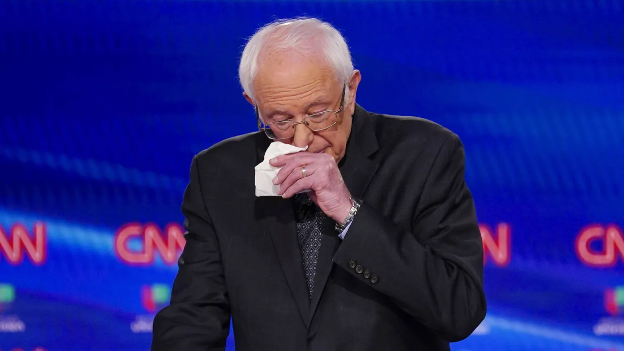 Verschnupft? Bernie Sanders bei der Fernsehdebatte mit Joe Biden am Sonntag in Washington