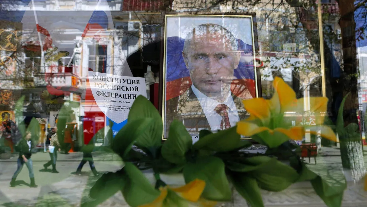 Simferopol, Krim: Dem russischen Präsidenten wird in Schaufenstern gehuldigt.