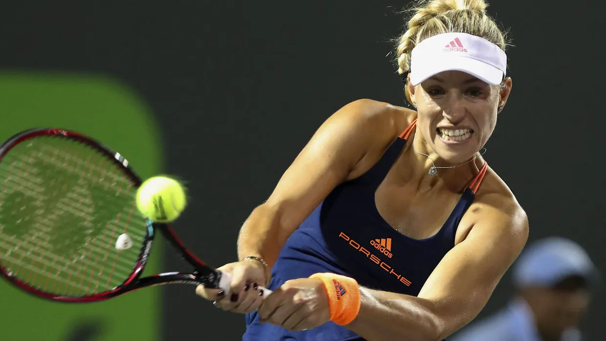 Angelique Kerber muss zurzeit übertragen die Zähne zusammenbeißen.