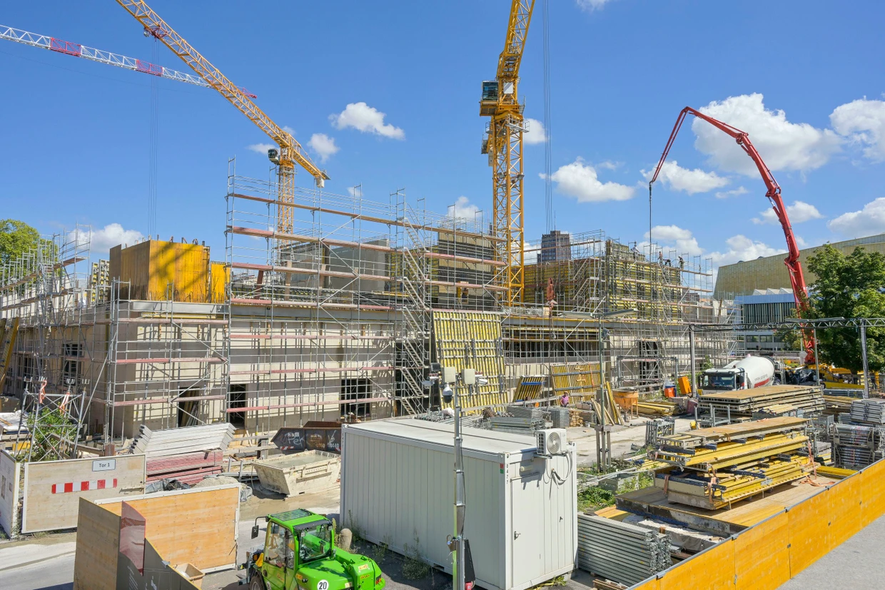 Ein Bild aus sonnigeren Tagen: Die Baustelle am Berliner Kulturforum