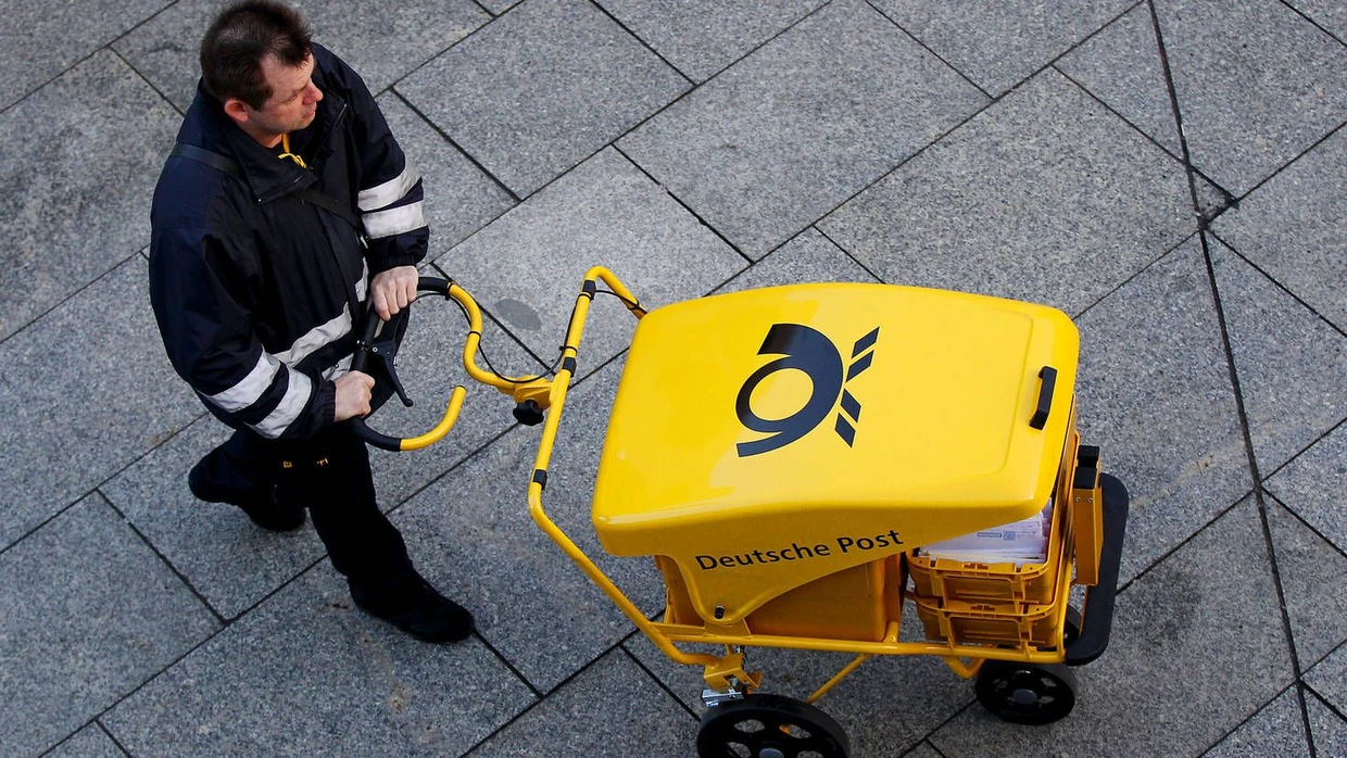 Die Post garantierte den Beschäftigten über die gesamte Laufzeit des neuen Tarifvertrags hinweg ein Gehaltsplus von insgesamt mindestens 2200 Euro.