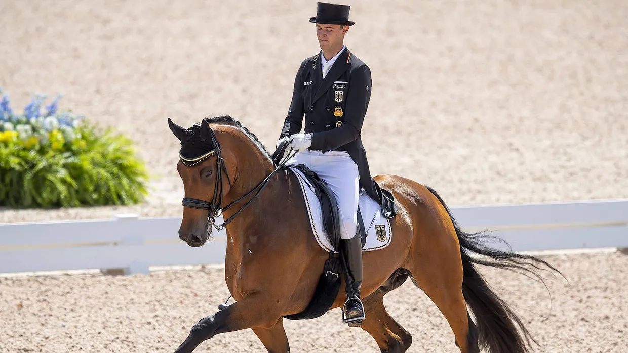 Ein Team: Sönke Rothenberger reitet auf seinem Pferd Cosmo bei der WM 2018.