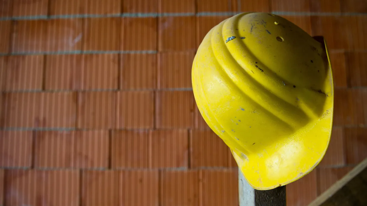 Unbenutzter Bauhelm: Wer nicht baut, hat’s mit dem Bausparvertrag künftig schwer.