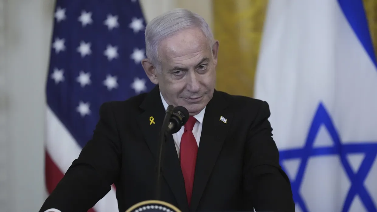 Israels Ministerpräsident Benjamin Netanjahu spricht während einer Pressekonferenz mit US-Präsident Trump im East Room des Weißen Hauses am 4. Februar.