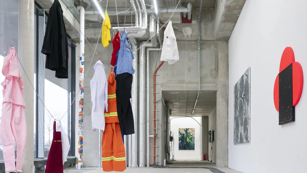 Offenbacher Hängung: Installation von Yiy Zhang