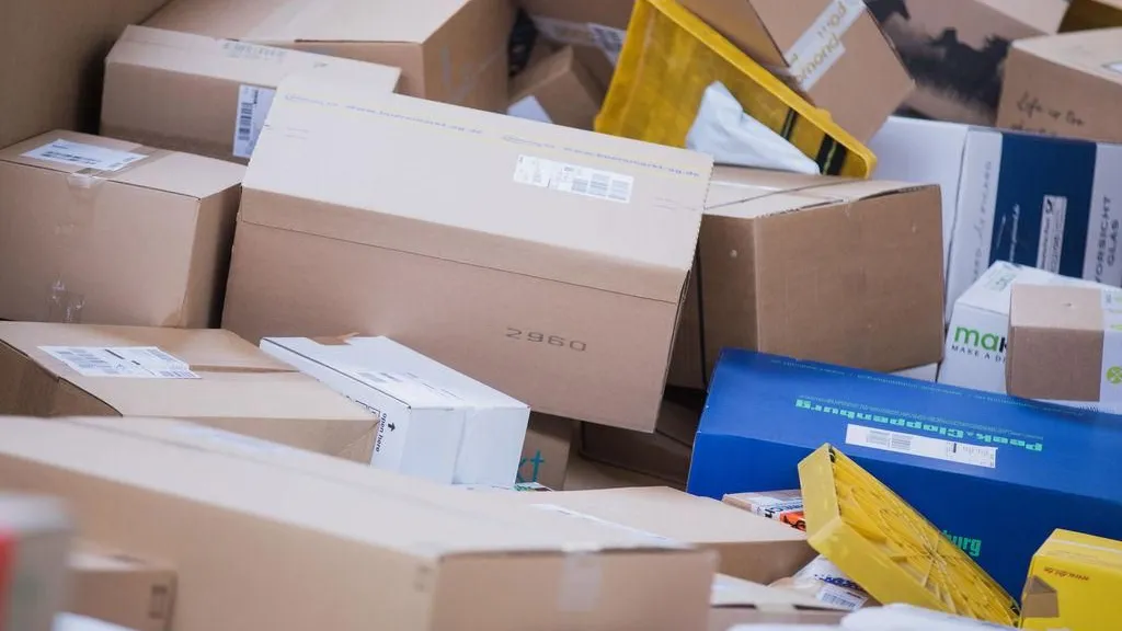 Um den Kunden den Kohlendioxidausstoß ihres Paketes zu verdeutlichen, fordert die Deutsche Post ein Umweltlabel für Pakete.