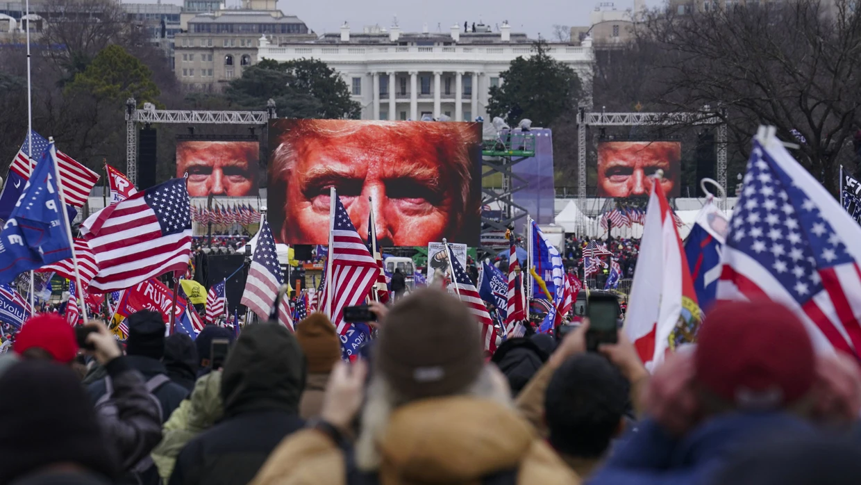 Protests in front of the White House in Washington