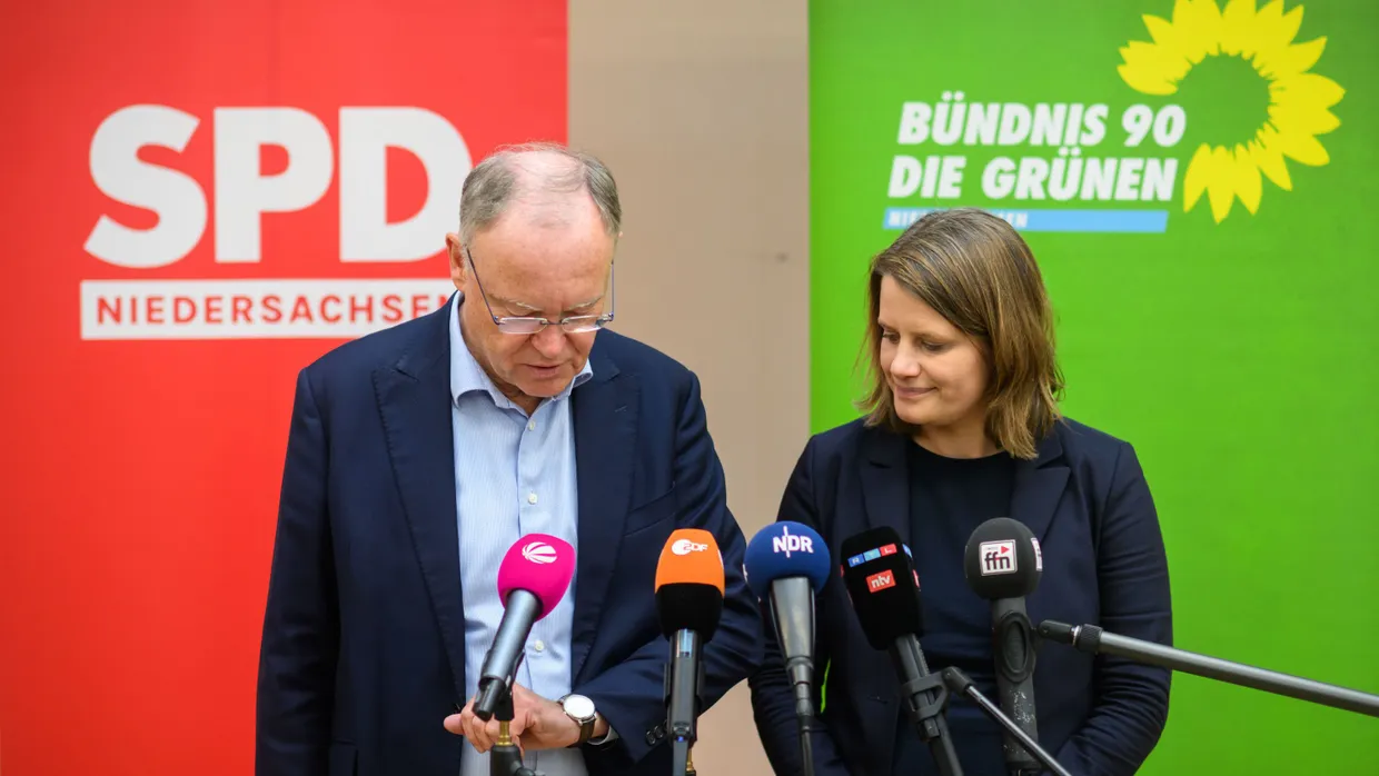 Stephan Weil (SPD), Ministerpräsident Niedersachsen, und Julia Willie Hamburg (Bündnis 90/Die Grünen) bei einem Pressestatement am 13.10.2022.