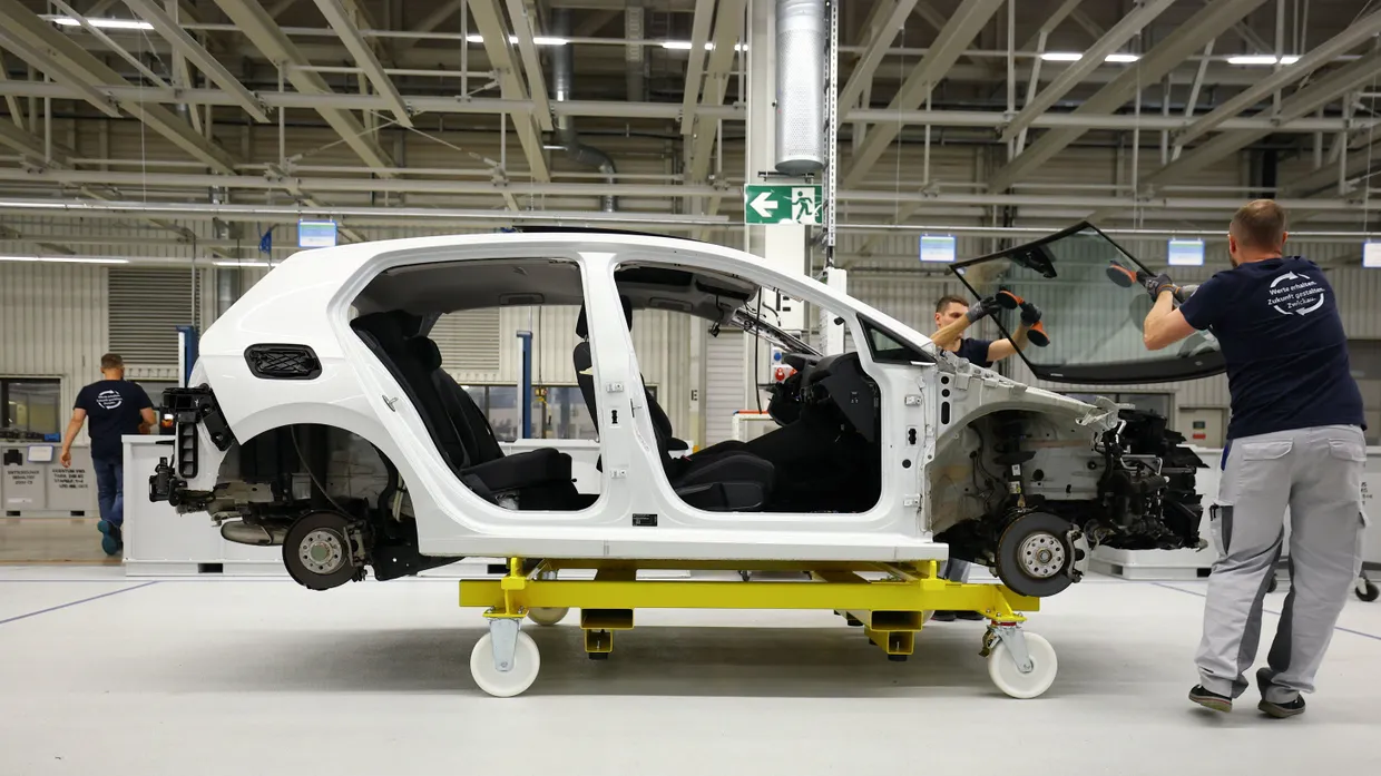 Frontscheibe zur Wiederverwendung: in der Demontage von VW in Zwickau