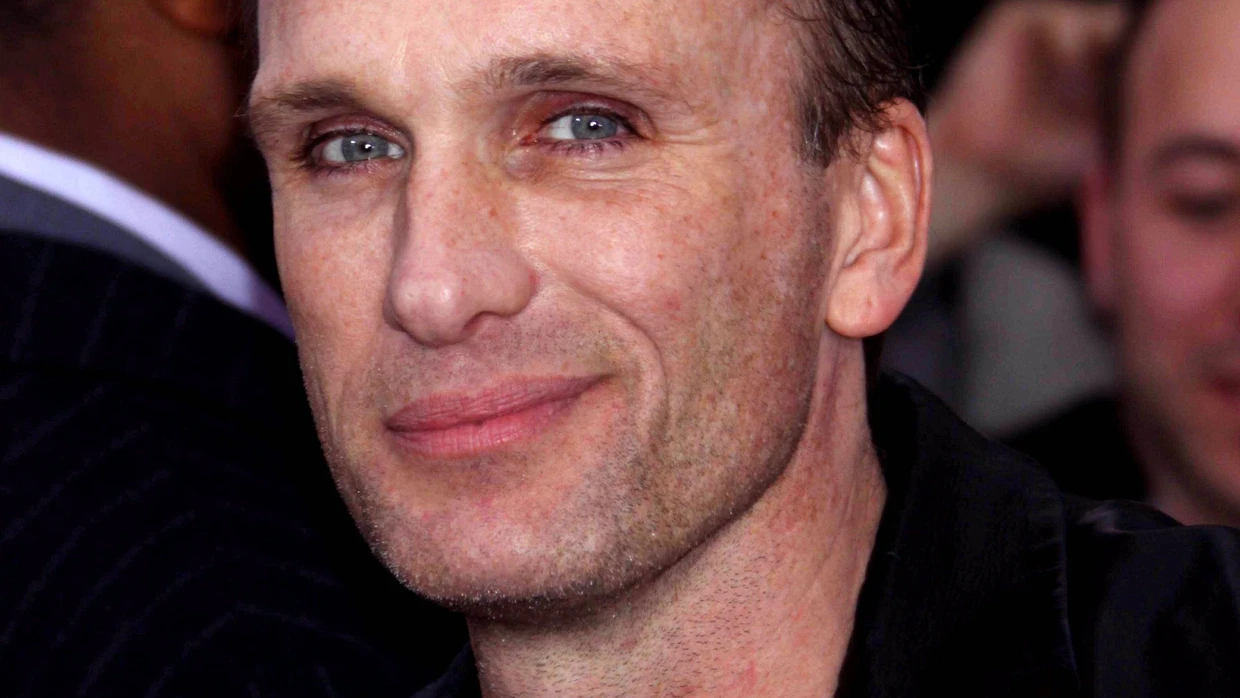 Peter Greene (1965-2025) at the premiere of the film “The Bounty Hunter” at the Ziegfel Theater.