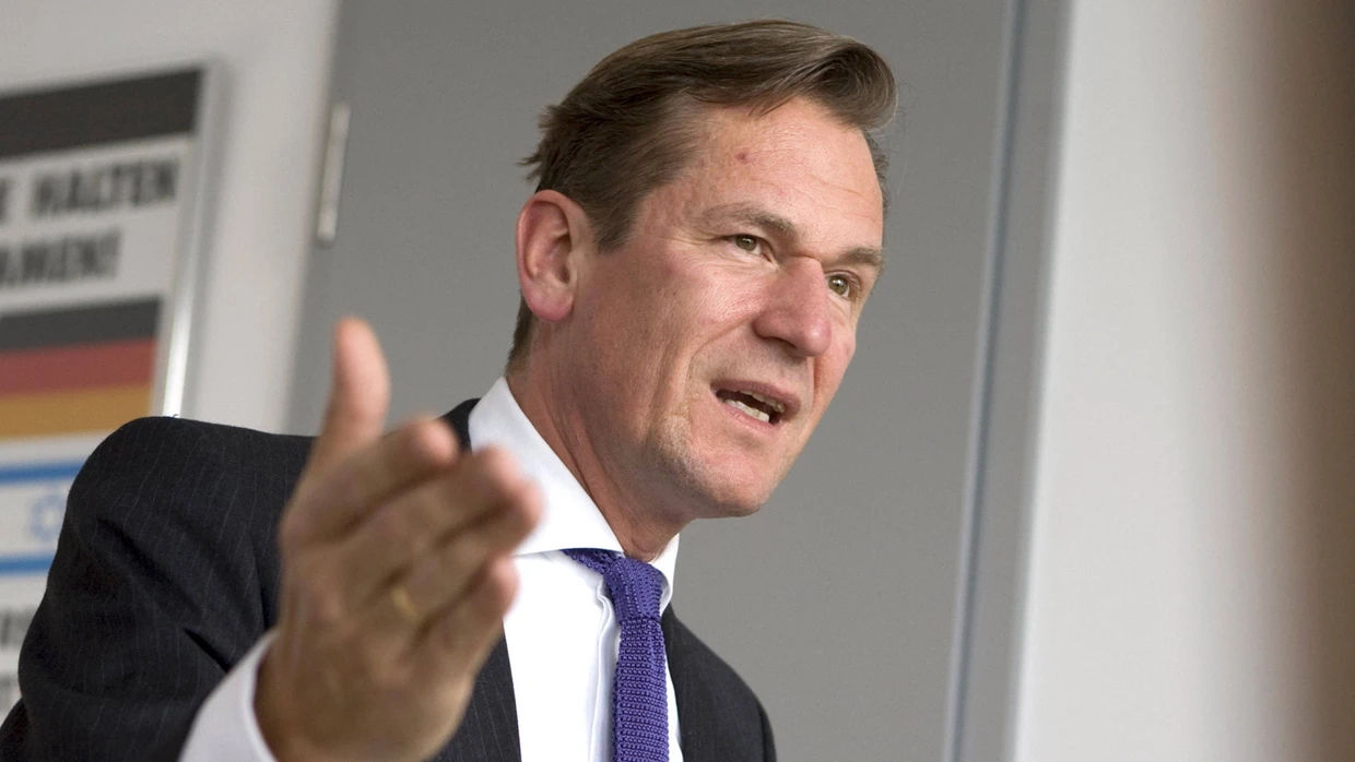 Mathias Döpfner, CEO of Axel Springer SE, explains to Eric Schmidt, why the fear of Google is qualified