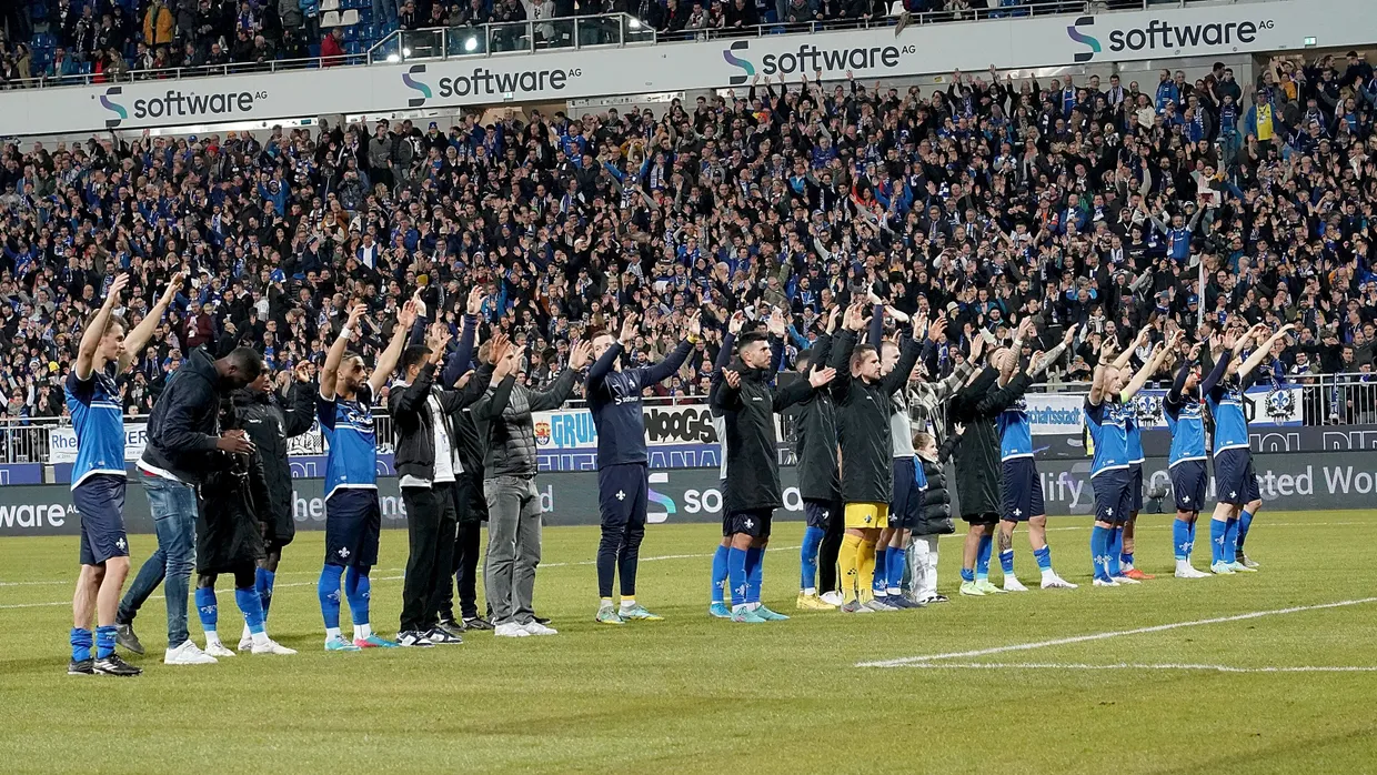 Reif für den Aufstieg: Spieler und Zuschauer von Darmstadt 98