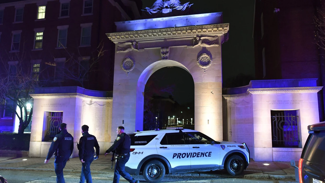 Polizisten waren nach der Tat an der Brown University im Einsatz.