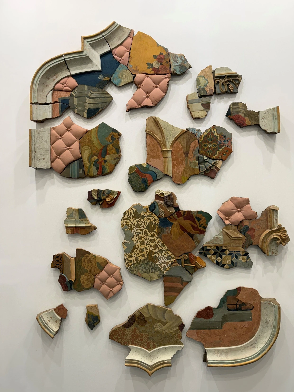 Am Stand der Sakshi Gallery (Mumbai): Manjunath Kamath, „Altered Sentences“, 2026