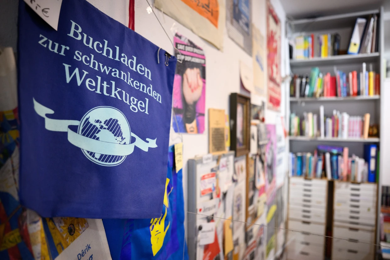 Vom Deutschen Buchhandlungspreis ausgeschlossen: Der Buchladen "Zur schwankenden Weltkugel" in Berlin