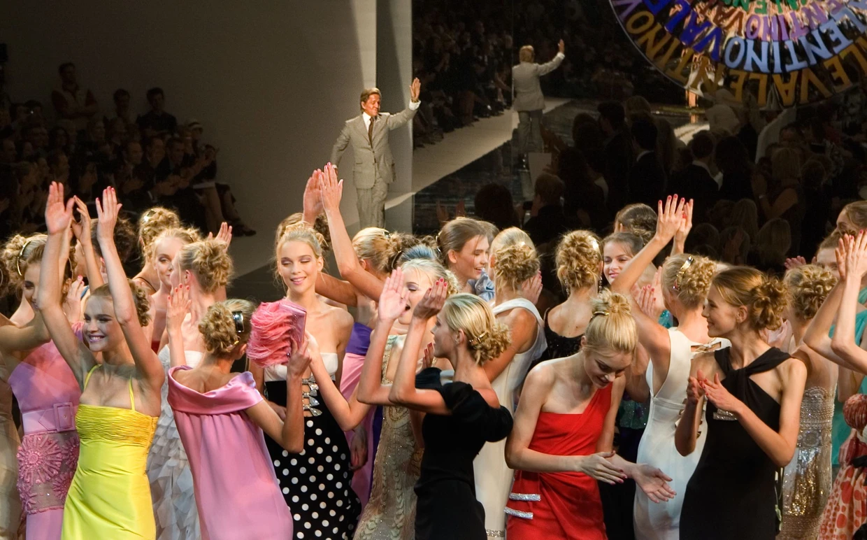 Seine letzte Prêt-à-Porter-Schau: Valentino verabschiedet sich im Oktober 2007 von seinen Fans.