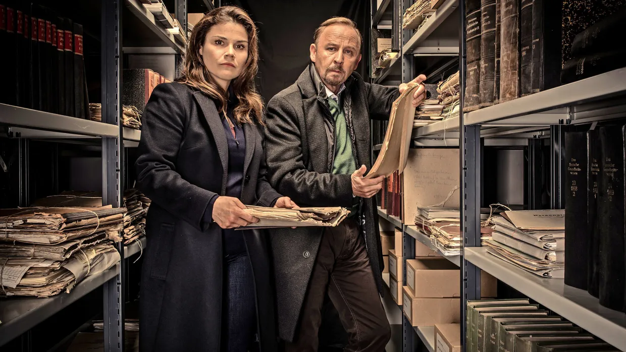 Petersen (Katharina Wackernagel) und Hidde (Alexander Held)