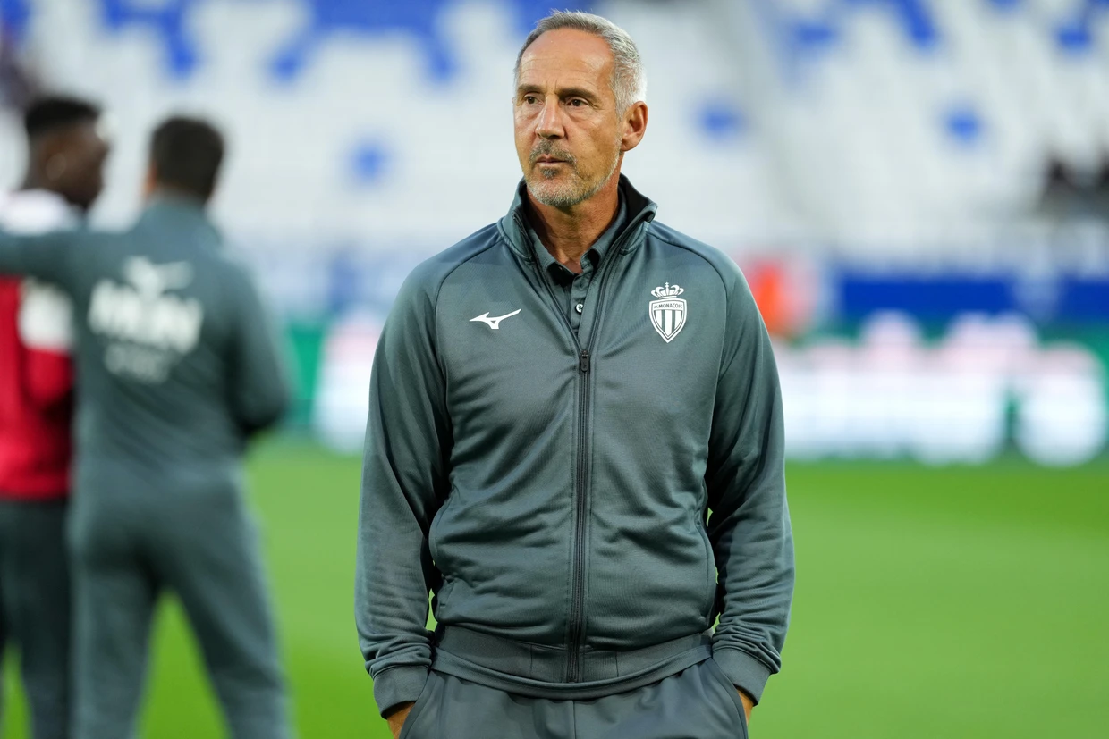 Na, kennt ihn noch wer? Adi Hütter im Monaco-Anzug