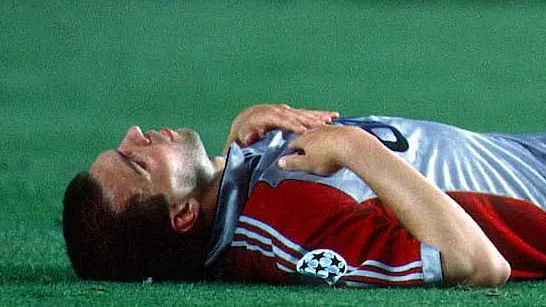Markus Babbel war nach dem Finale 1999 in Barcelona am Boden.