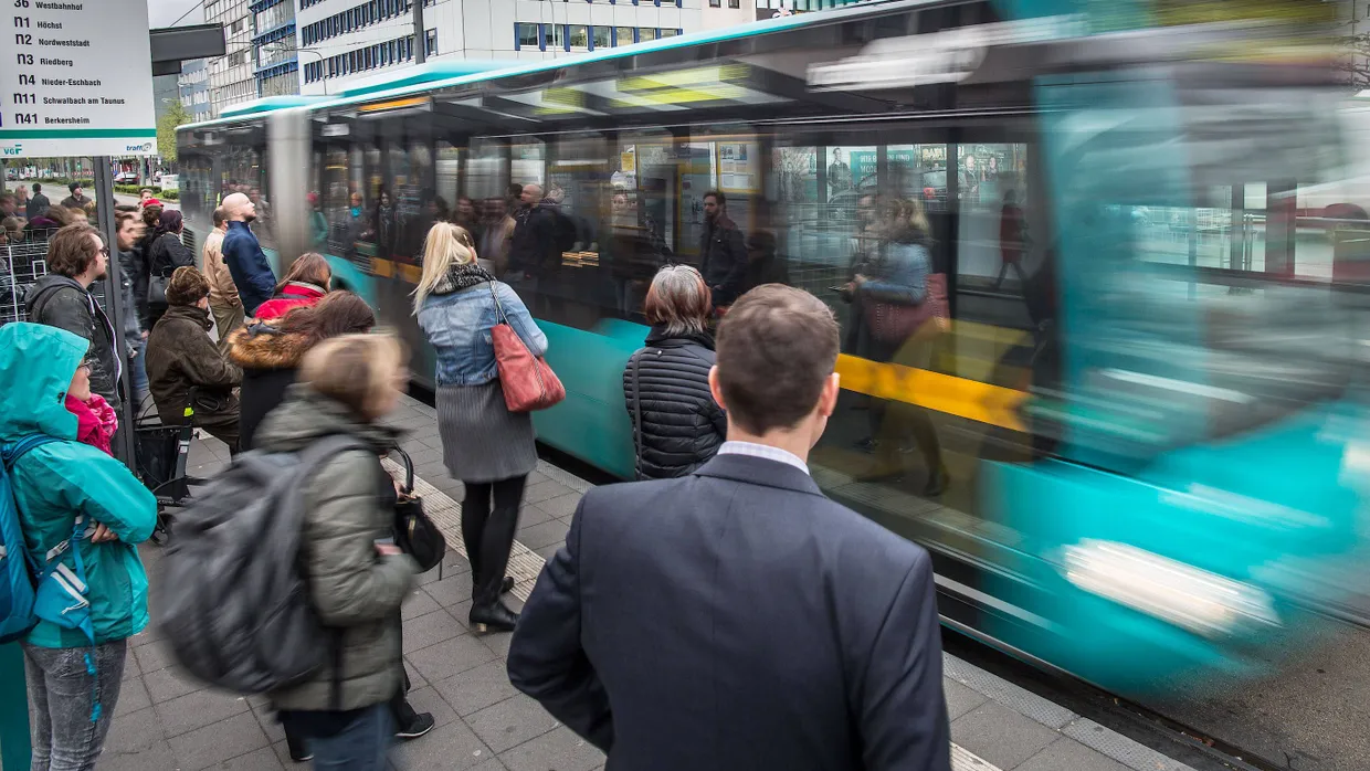 Nicht nur die Fahrgäste sind unzufrieden: Die Nahverkehrsorganisation Traffiq erwartet sich mehr vom Betreiber der Buslinien im Frankfurter Norden.