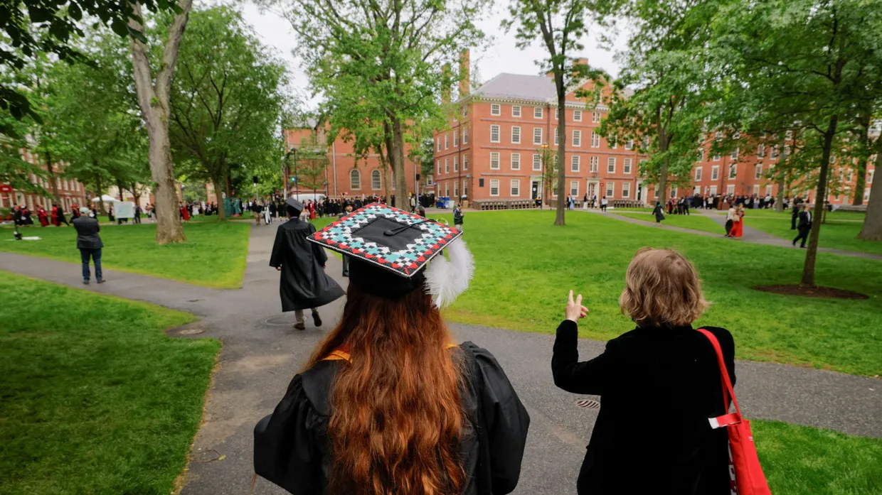 Lässt den Traum vom Harvard-Studium platzen: US-Präsident Donald Trump will fast allen ausländischen Staatsangehörigen die Einreise verwehren, die an der Elite-Universität studieren wollen.