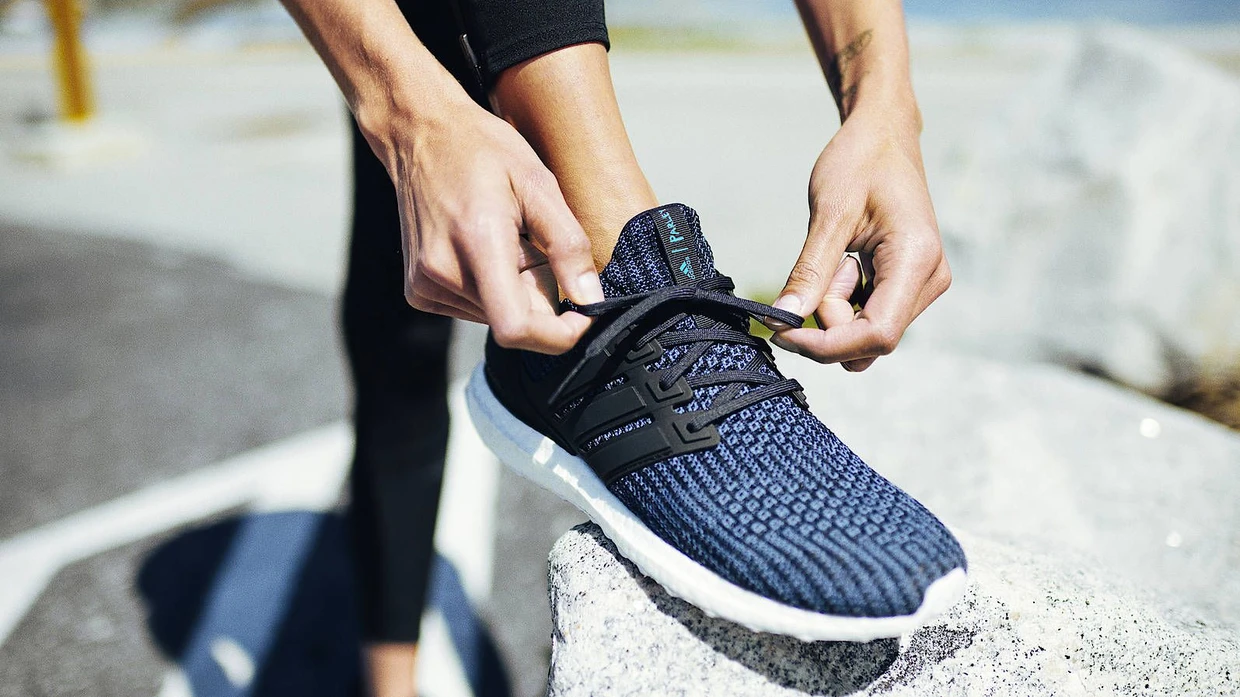 Wie Adidas aus Plastik-Müll wieder Schuhe machen will