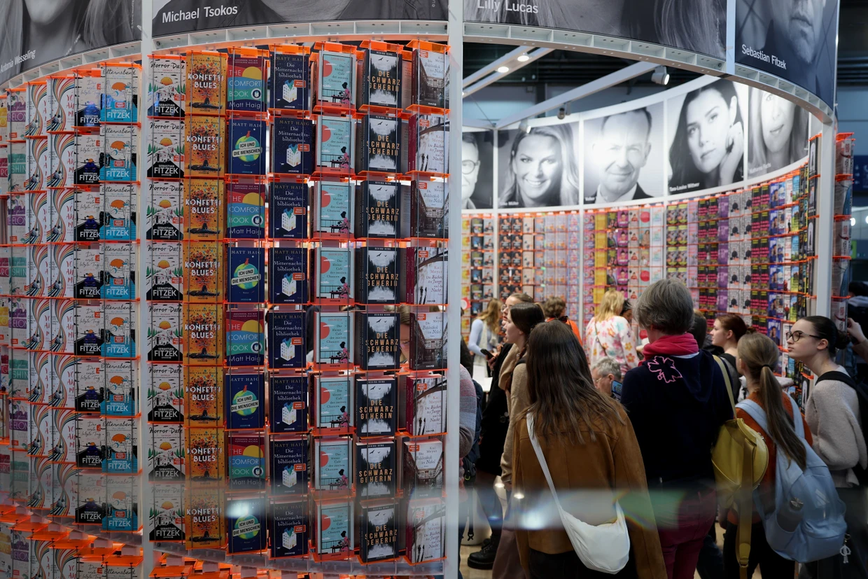 Am Stand der Verlagsgruppe Droemer Knaur auf der Leipziger Buchmesse  2026