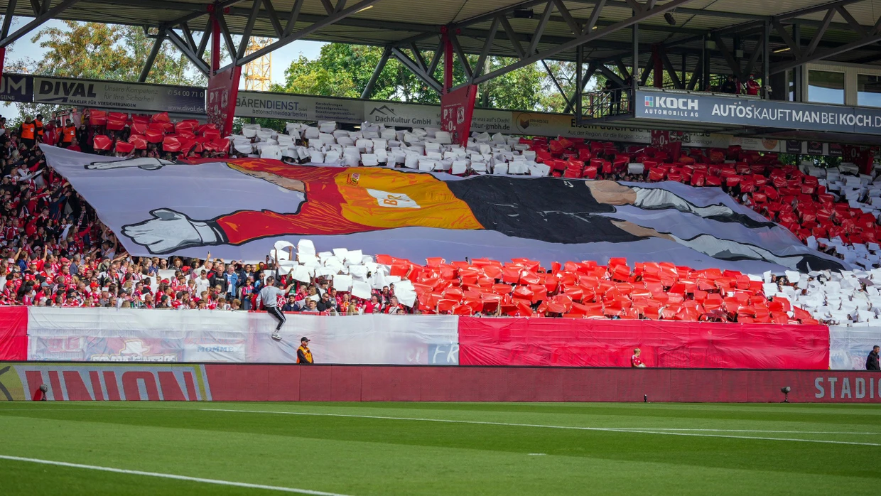 Union-Berlin-Choreo zeigt herrliches Bild von Fußball als Volkstheater | FAZ