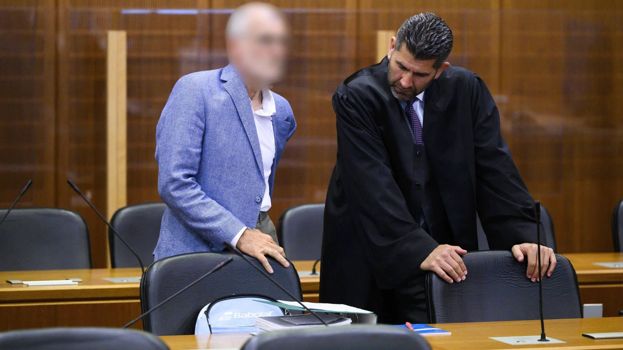 Der Narkosearzt im August vor dem Landgericht Frankfurt.