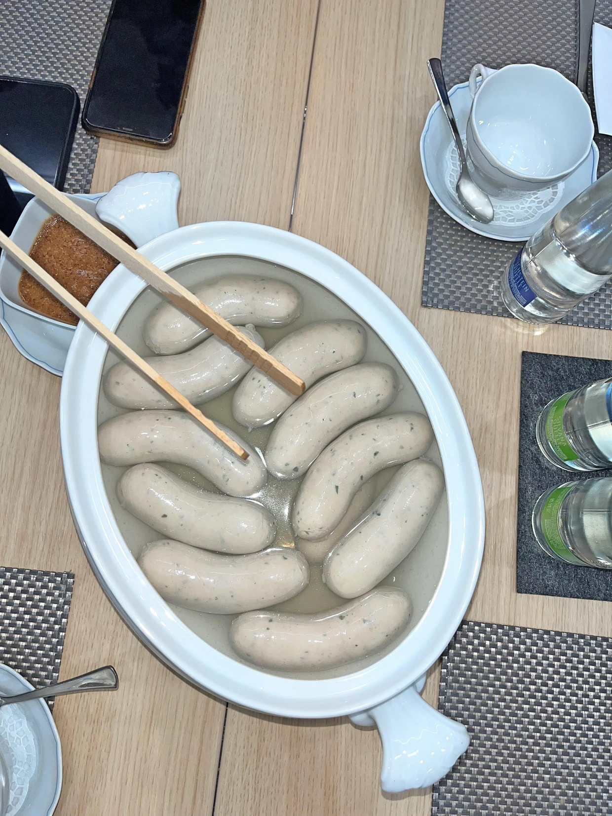 Servus: Weißwürste zur Selbstbedienung