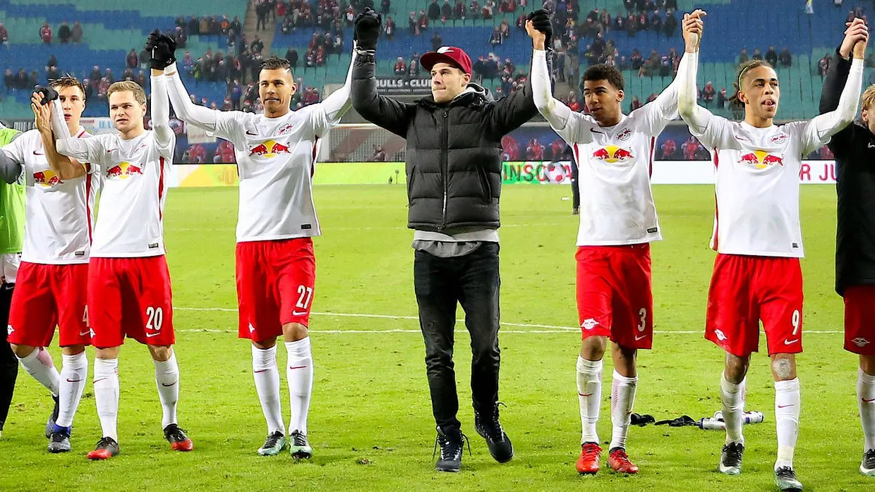 Die Mannschaft aus Leipzig feiert den 2:0-Sieg gegen die Hertha.
