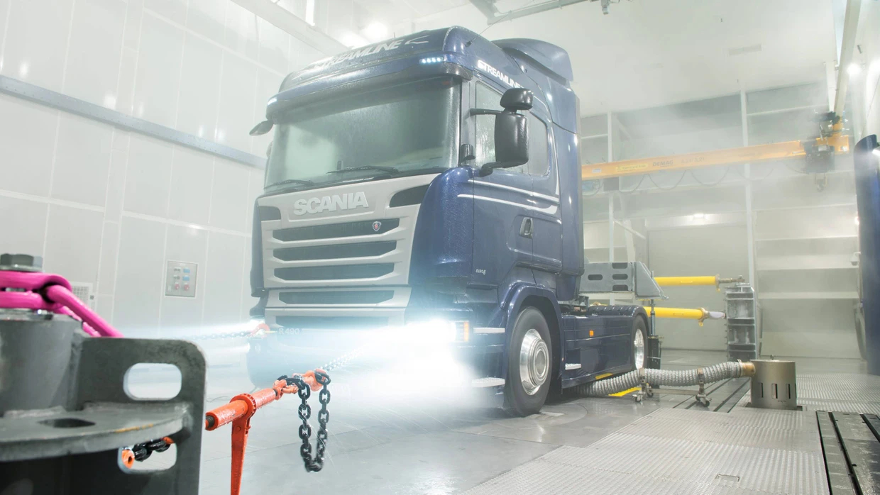 Scania-LKW im Klimatunnel