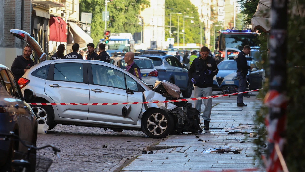 Polizeikräfte sind am Einsatzort tätig.