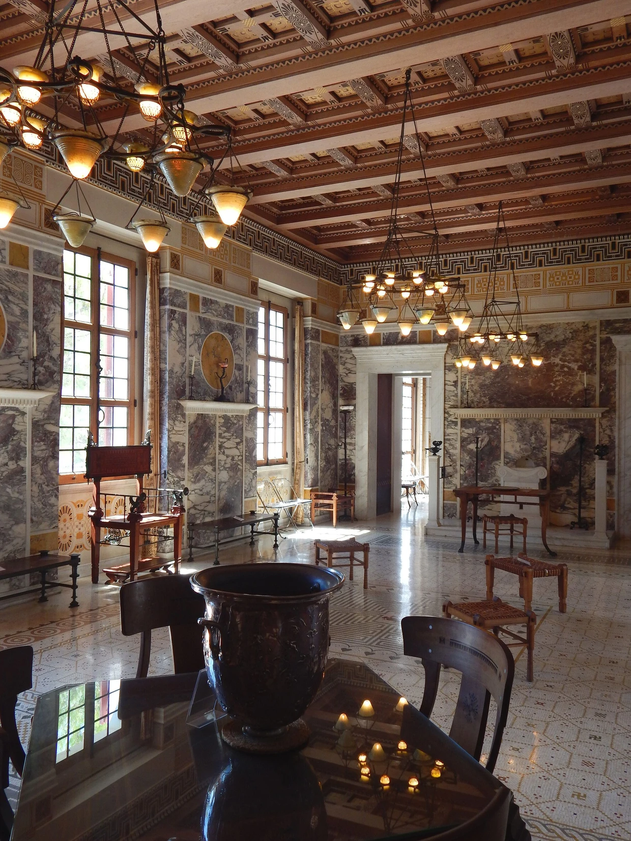 Auch das Mobiliar ist griechisch inspiriert: Blick in die Villa Kérylos