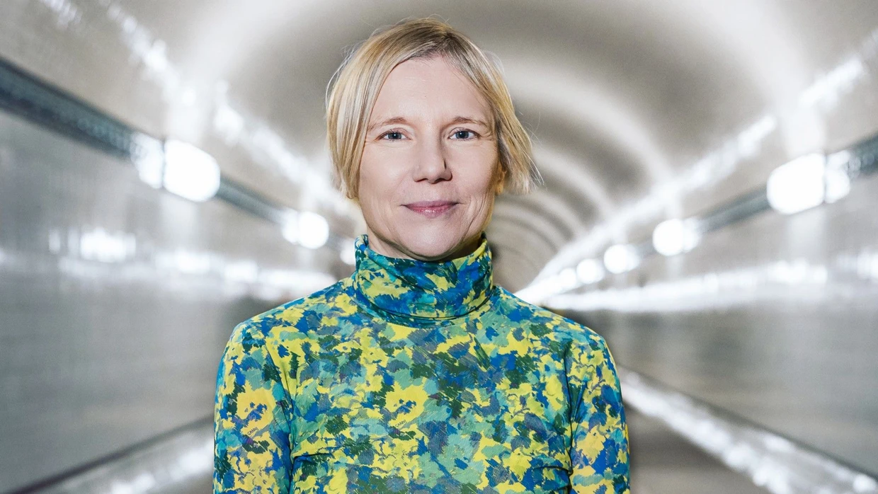 „Noch bevor Menschen auf die Welt kommen, sind sie aufeinander angewiesen“: Aiki Mira im Stadtlicht.