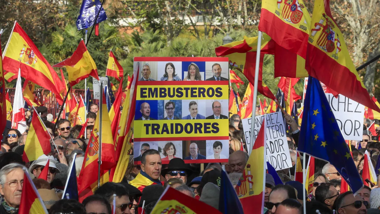 Eine Demonstration in Madrid am Sonntag gegen die umstrittene Amnestie für katalanische Separatisten