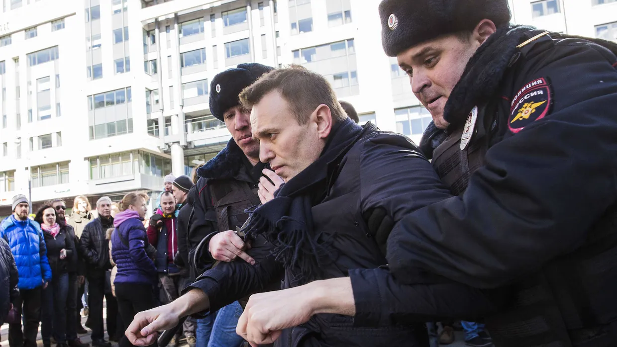 Oppositionsführer Alexej Nawalny wird gleich zu Beginn der Demonstration festgenommen.