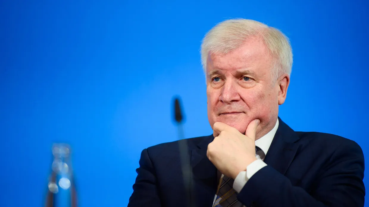 Warnt vor dem Potential rechtsextremer Gewalttäter: Bundesinnenminister Horst Seehofer (CSU)