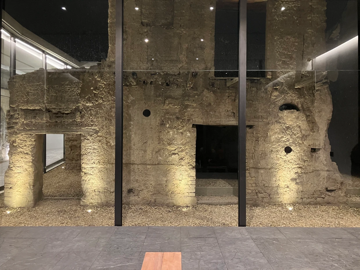 The shaking ground of fragile peace: “Fragmentos” by Doris Salcedo in Bogotá’s old town