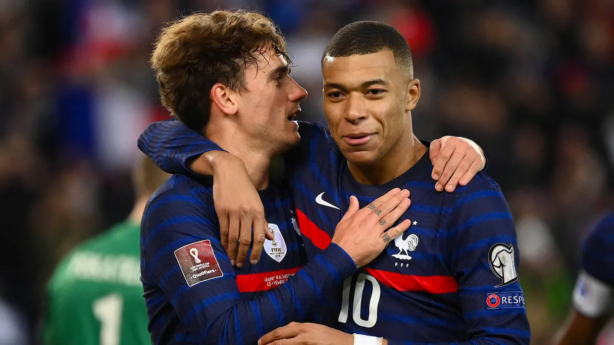 Torschützen unter sich: Antoine Griezmann und Kylian Mbappé im Spiel gegen Kasachstan