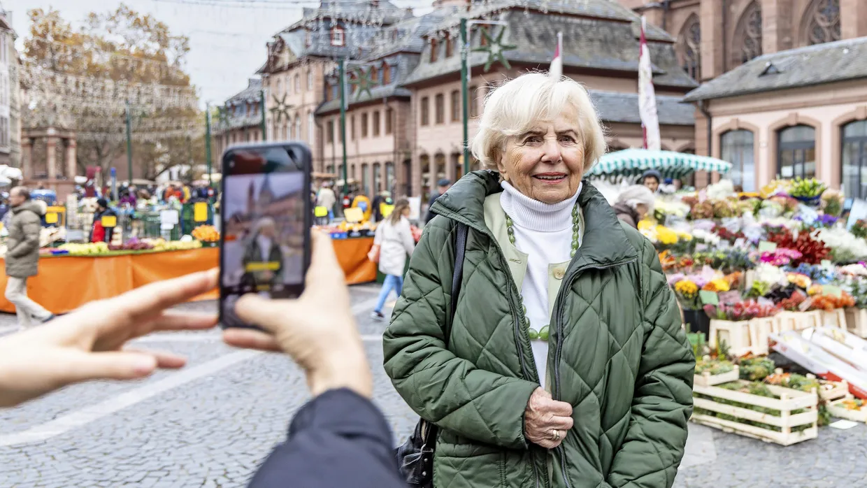Beim Videodreh: Rosi auf dem Wochenmarkt in Mainz