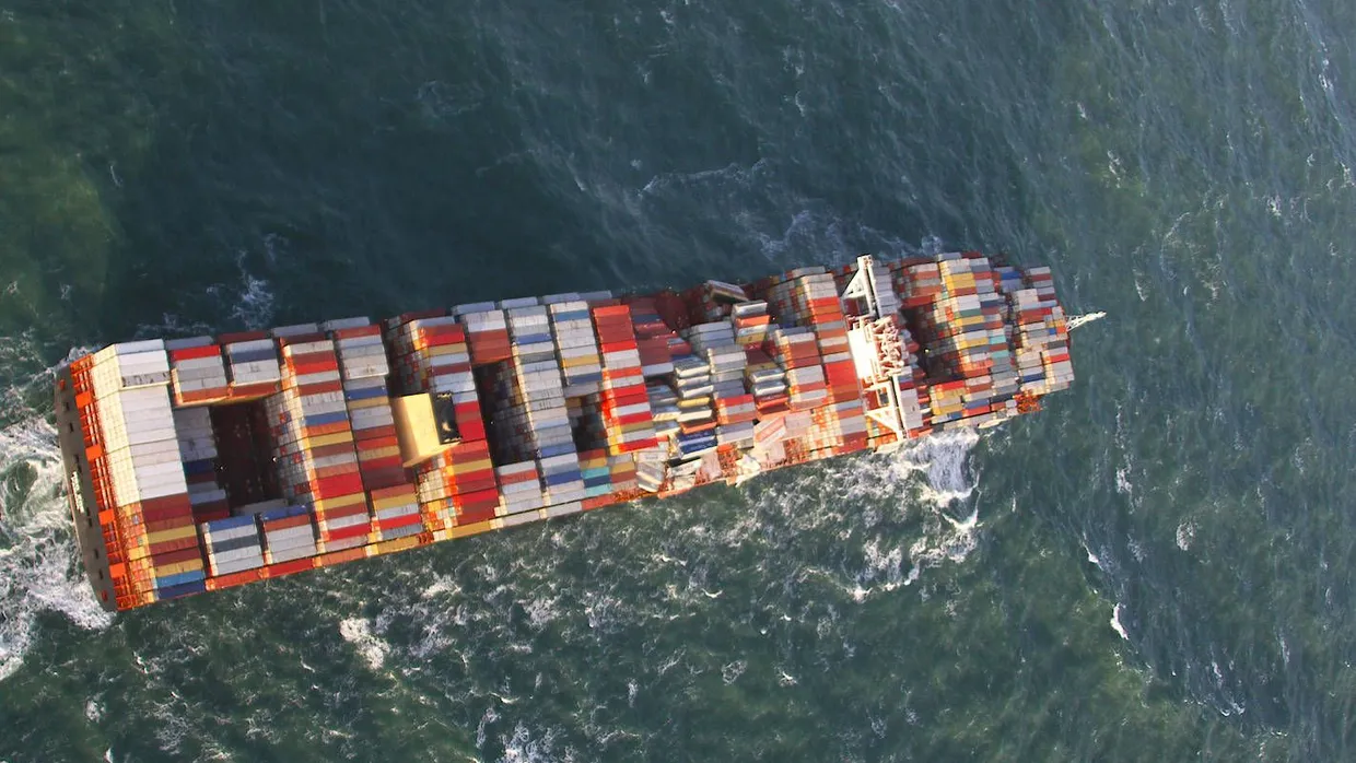 Ein Frachterschiff auf See (Symboldbild)